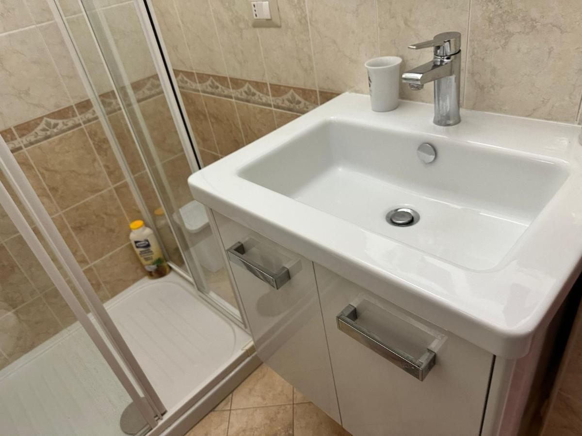 Roma Chic Residenza Gemelli Apartment Luaran gambar