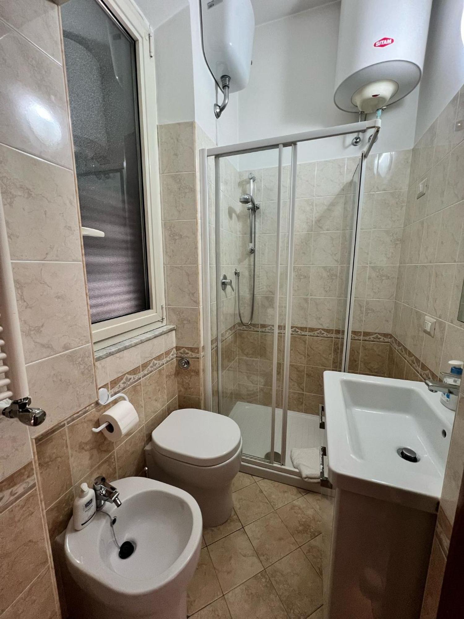 Roma Chic Residenza Gemelli Apartment Luaran gambar